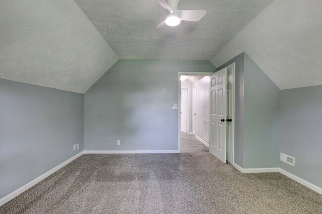 Building Photo - 180 Kings Deer Dr