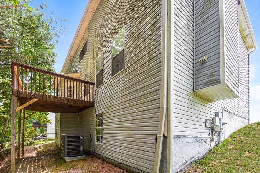 Building Photo - 2498 Tolliver Dr