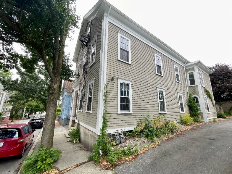 Building Photo - 104 Sheldon St