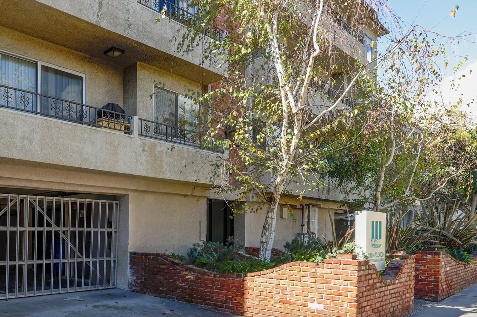 Building Photo - 1821 S Bentley Ave