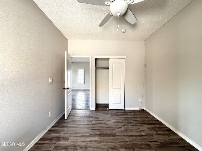Building Photo - 3729 Loma Brisa Dr