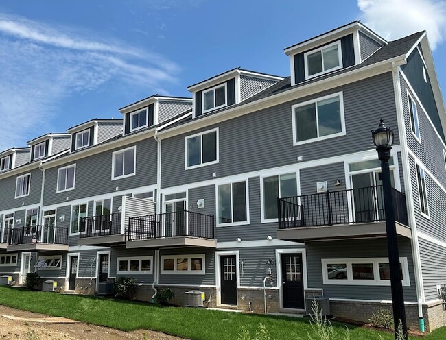 Building Photo - 2774 Bristol Rdg Dr