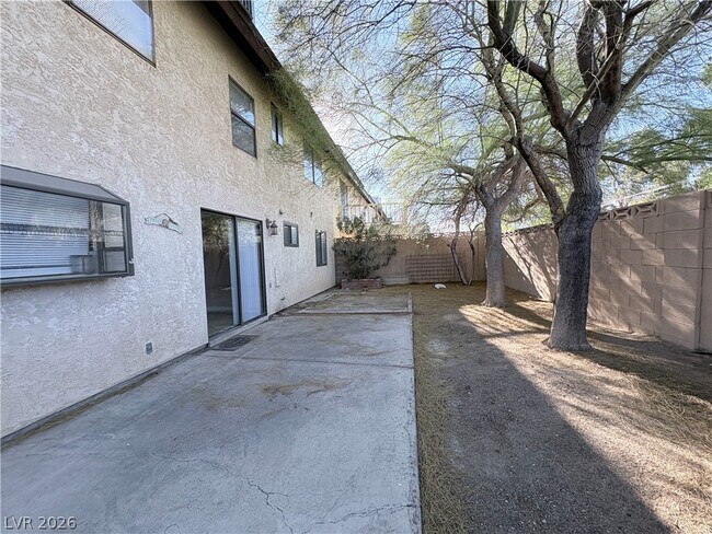 Building Photo - 2670 Sumac Ln