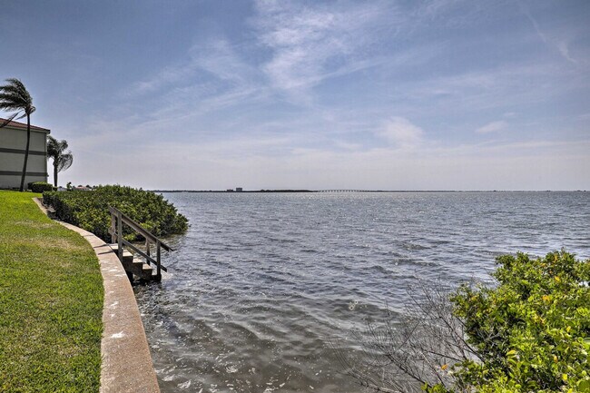 Building Photo - 6372 Palma Del Mar Blvd S