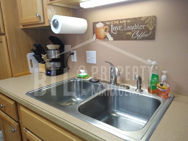 Building Photo - Fantastic Furnished 1 Bedroom Cond