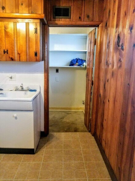 Building Photo - 512 Clinton St