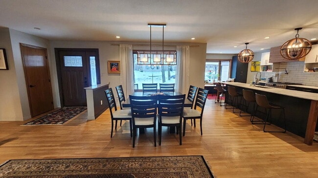 Building Photo - Designer 4 Bedroom Home with Sauna and Walk-Out Lower Level - Available May or June 1st