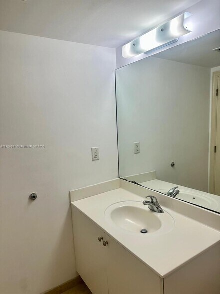 Building Photo - 111 E Flagler St
