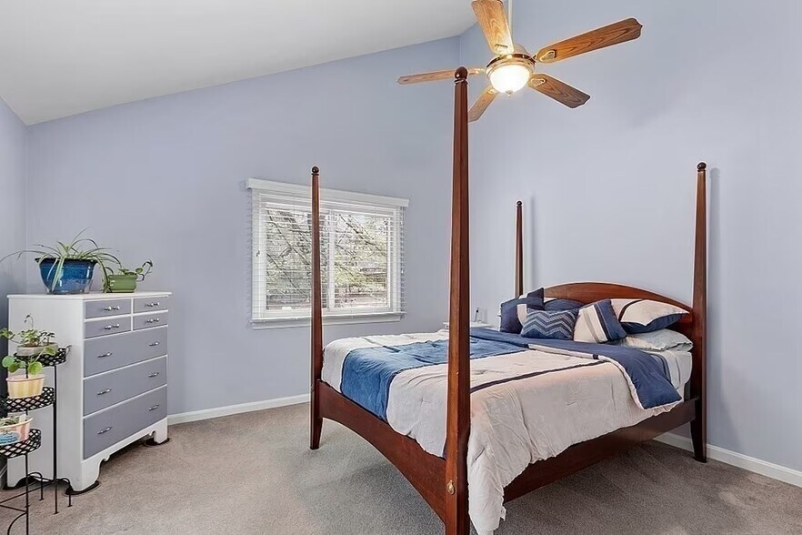 Building Photo - 68 E Bluff Rd