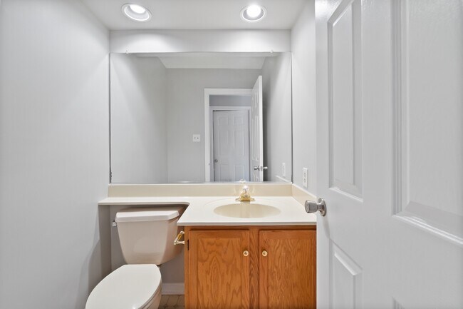 Building Photo - 9401 Rosmarin Way