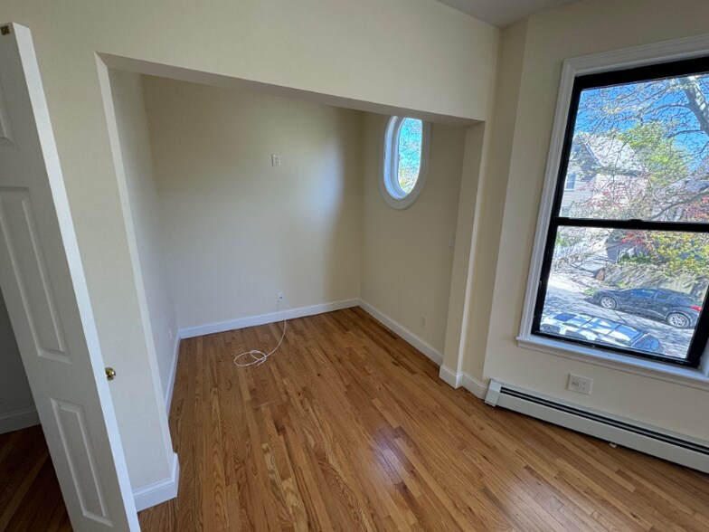 Building Photo - 30-32 N Terrace Ave