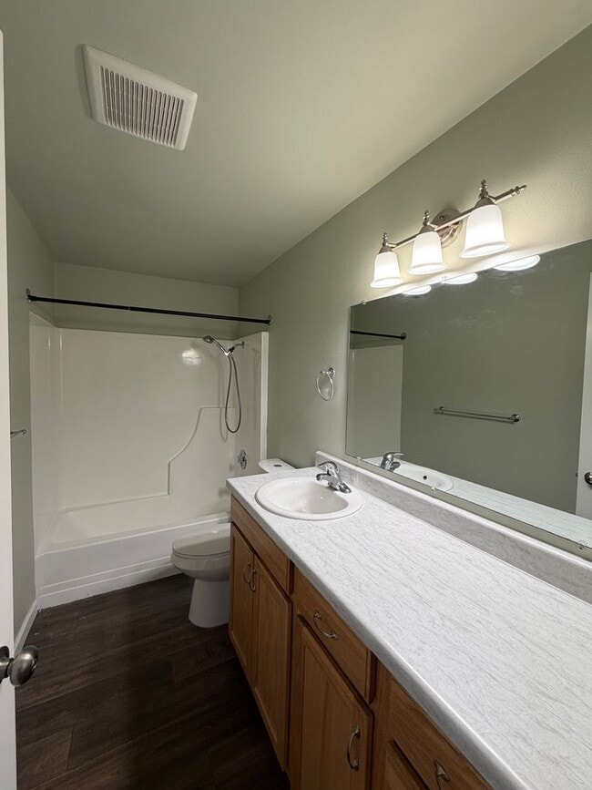 Building Photo - 2 Bedroom Duplex in Thurston/East Springfield Neighborhood