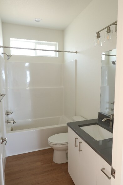 Building Photo - 12919 SE Ridgecrest Rd