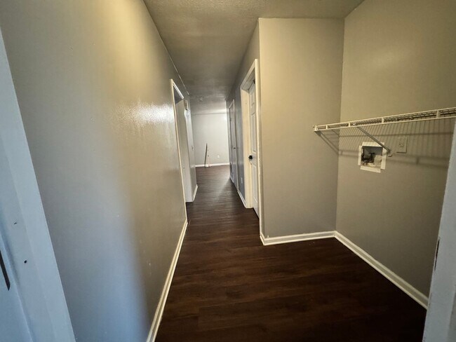 Building Photo - 4 Bedroom House