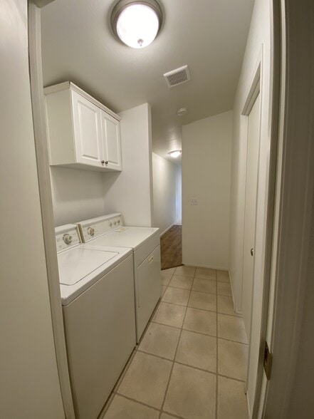 Building Photo - 79 Alder St