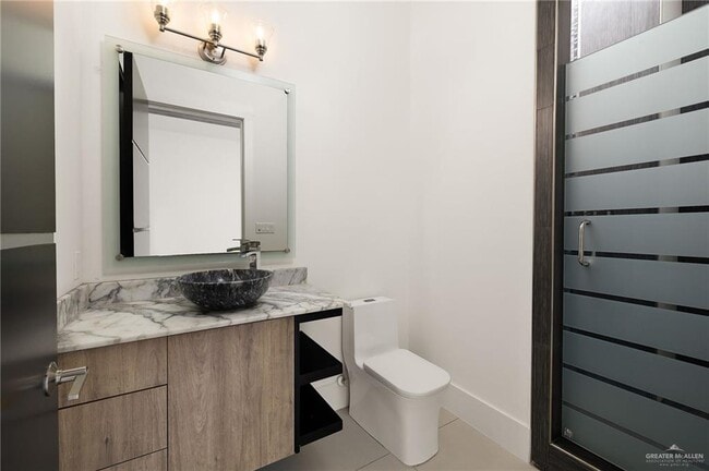 Building Photo - 45 Travis St