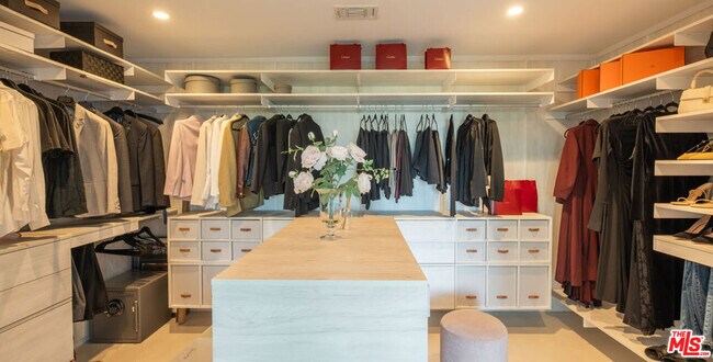 Building Photo - 3382 Scadlock Ln