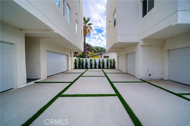 Building Photo - 257 S Ave 54