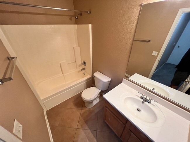 Building Photo - 3256 S Chaparral Rd