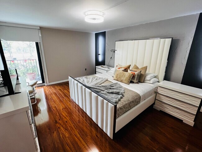 Building Photo - 1201 River Reach Dr