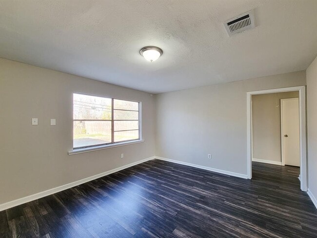 Building Photo - 4119 Holloway Dr