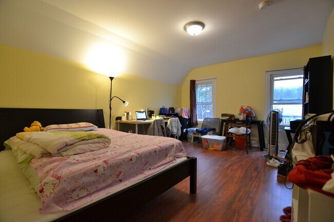 Building Photo - 4bed 2bath in Waltham 9/1