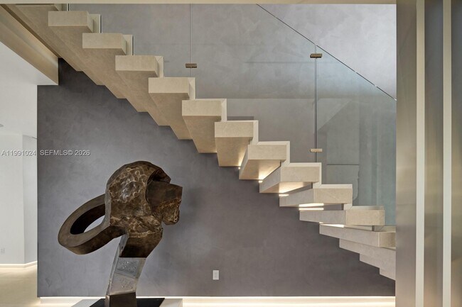 Building Photo - 501 Palm Dr