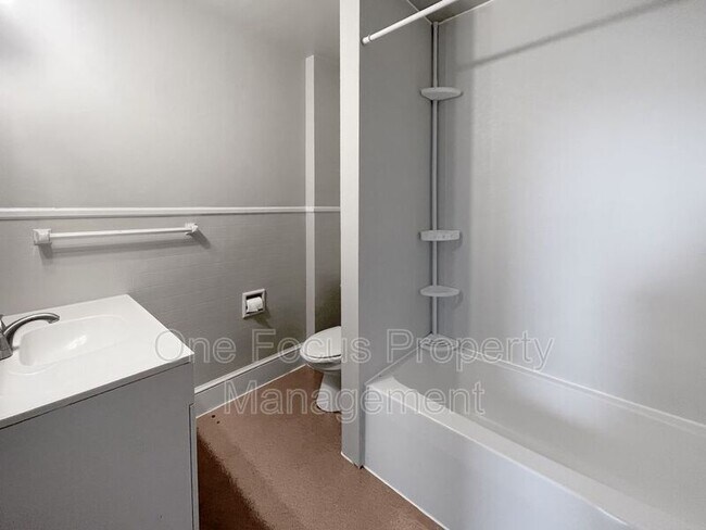 Building Photo - 307 N Vesper St