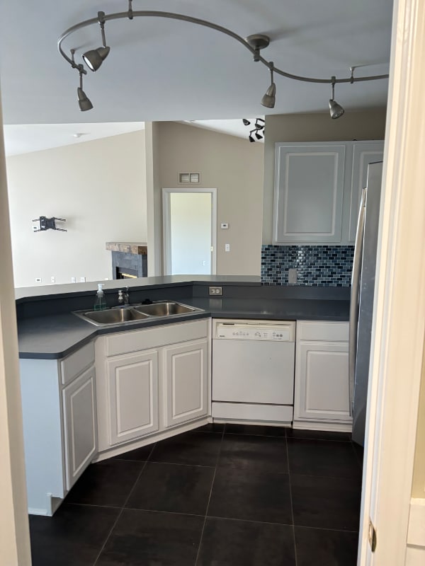 Building Photo - 1 Adler Park Dr W