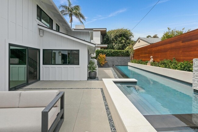 Building Photo - 8471 El Paseo Grande
