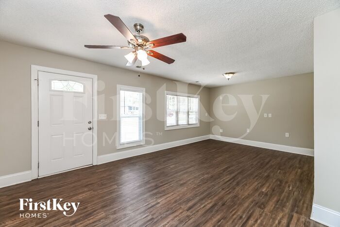 Building Photo - 141 N Lakeshore Dr