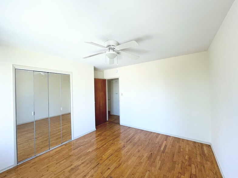 Building Photo - 1547 S Orange Grove Ave