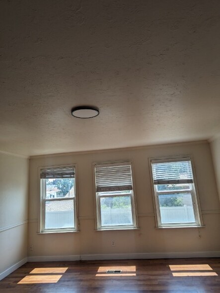 Building Photo - 1099 W 1420 N