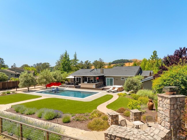 Building Photo - 1051 Stonebridge Dr