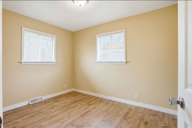 Building Photo - Freshly Renovated 3-Bedroom Home – Move-In Ready with Modern Updates!