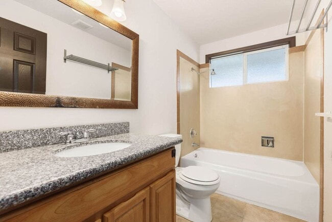 Building Photo - Great Home with Lots of Upgrades in a Great Location!