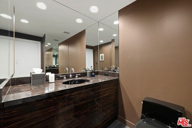 Building Photo - 2222 Ave of the Stars