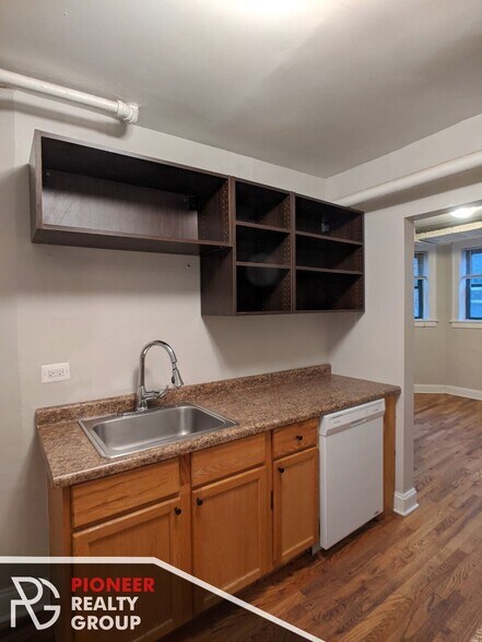 Building Photo - 3837 N Greenview Ave