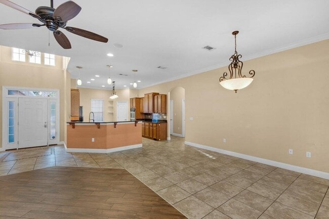 Building Photo - 325 Greenwood Way