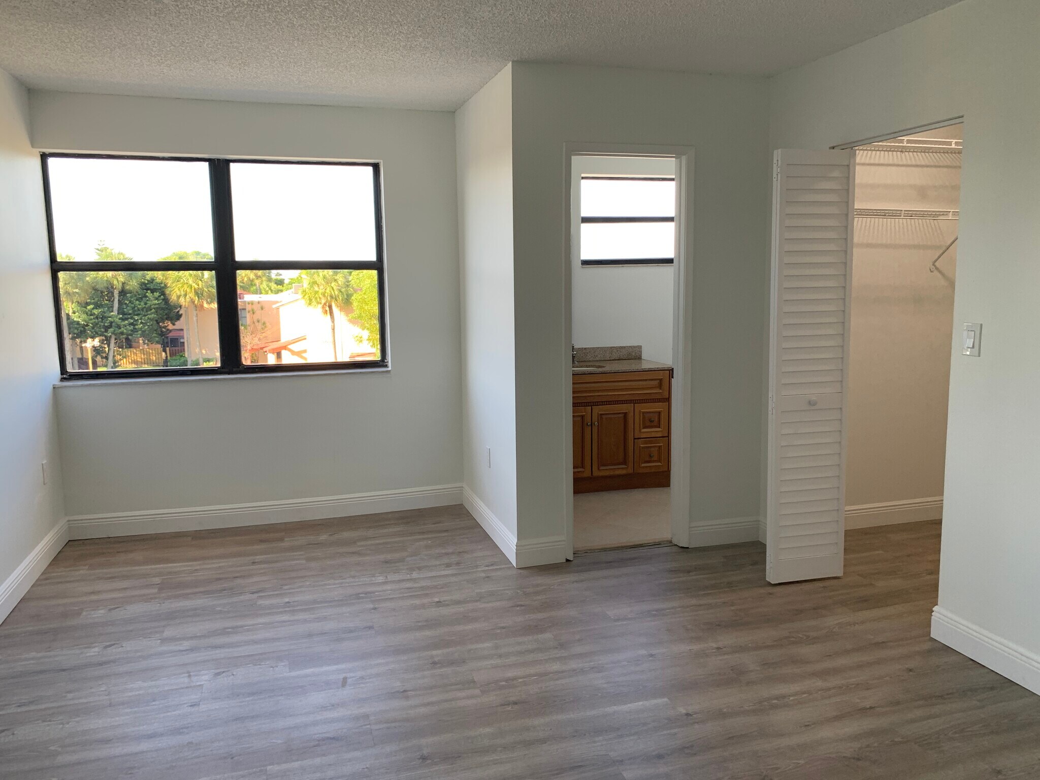 Master bedroom partial view - 281 W Park Dr