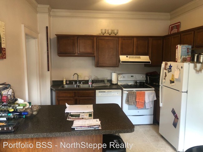 Building Photo - 4 br, 1.5 bath Apartment - 1069 Neil Ave