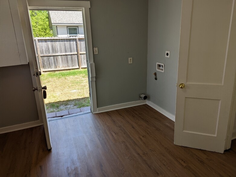 Building Photo - 4102 Oxford Street