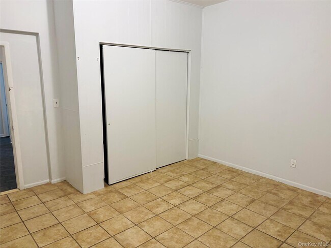 Building Photo - 121 Linden St