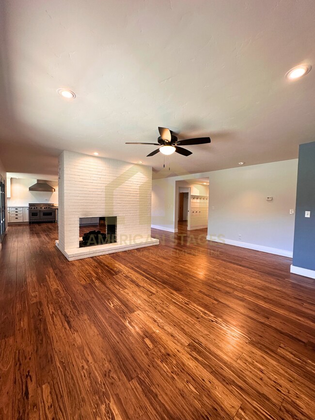 Building Photo - 135 Oakmont Ave
