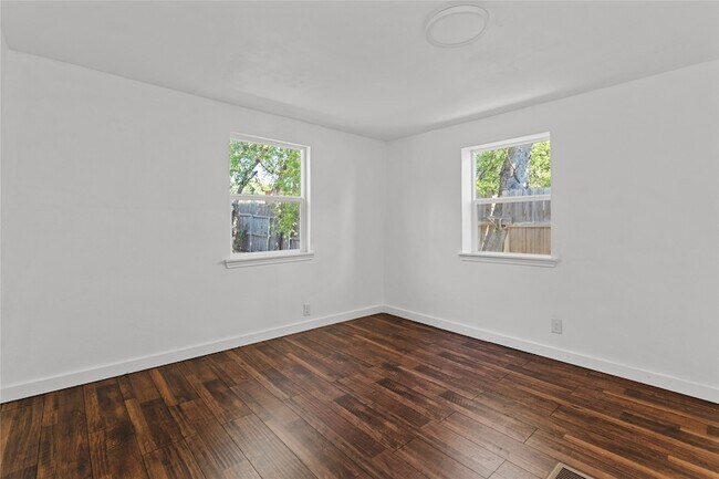 Building Photo - 5524 Dartmouth Ave