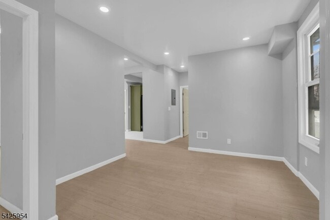 Building Photo - 123 Dodd St