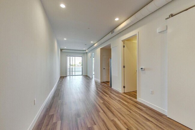 Building Photo - 950 Lofts