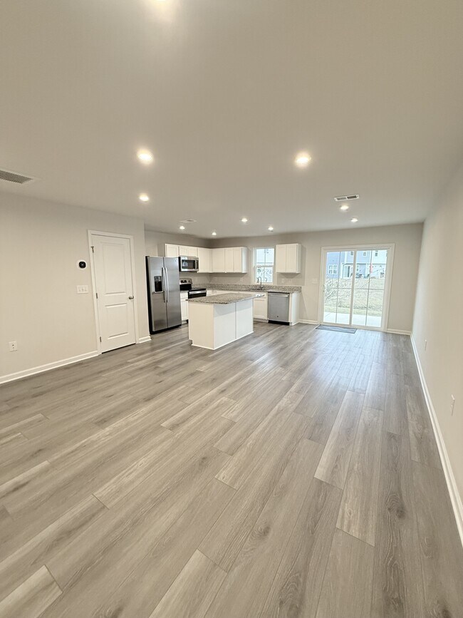 Building Photo - 400 el Camino Dr