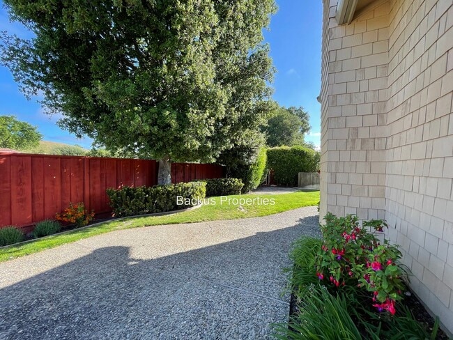 Building Photo - Recently remodeled three bedroom home in T...