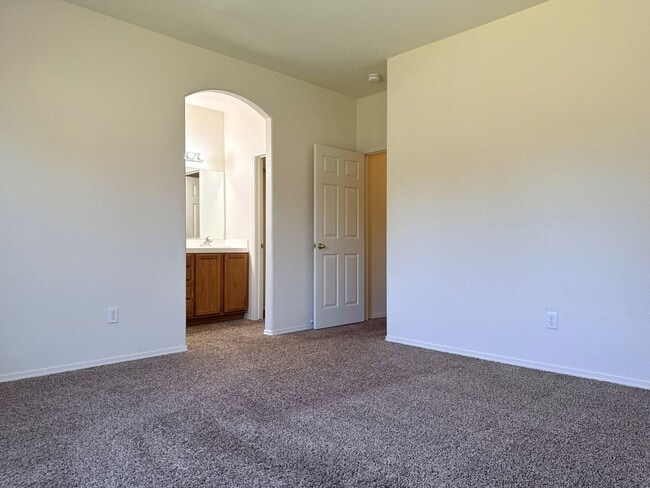 Building Photo - Move in Ready 3/2